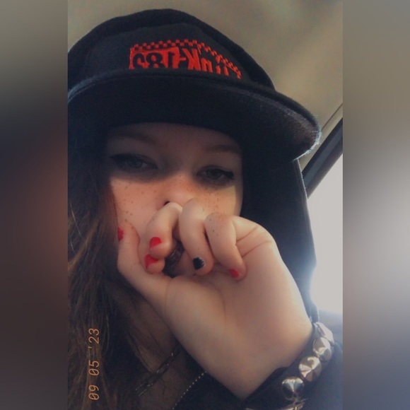 Meet your Posher, Stina - Picture 1 of 1